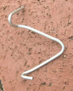 50 CMC Southern Post 3 in. L 11 Gauge Silver Galvanized Steel T-Post Clip - Picture 1 of 3
