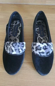 Nuevas pantuflas de tela de lujo FREE-STEP TALLA 8 EEE negras y con estampado animal nuevas con etiquetas - Imagen 1 de 7