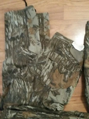 Realtree 6 pocket cargo pants. 42 x 34,  NWT. USA made B5 - Image 1 of 4