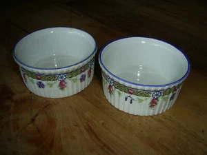 2 alte Souffleförmchen Porzellan Höhe 3,5 Durchmesser 7,5 cm Blumenmotiv - Bild 1 von 2