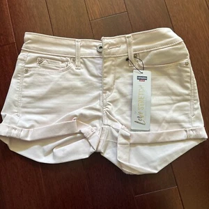 NWT DENIZEN from Levis 2/3 Low-Rise Shortie Pink Denim Shorts - Picture 1 of 5