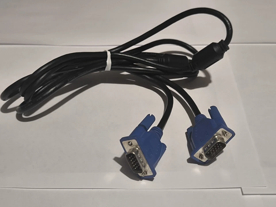 Cable VGA 15 Pins Male Male Adaptateur Connecteur Moniteur Ecran PC 1,50 Metre - Photo 1/1
