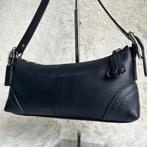 Mini baguette vintage Y2K COACH cuero negro costuras azules 8A64 - Imagen 1 de 12