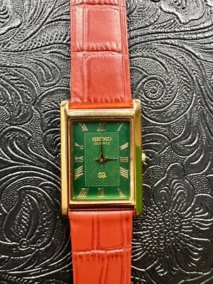 GREEN Vintage Seiko Slim Quartz Gentlemen's Wrist Watch - Image 1 of 4