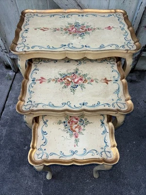 Mesas anidadoras estilo florentino vintage doradas provincial Hollywood Regency Foto 1 de 4