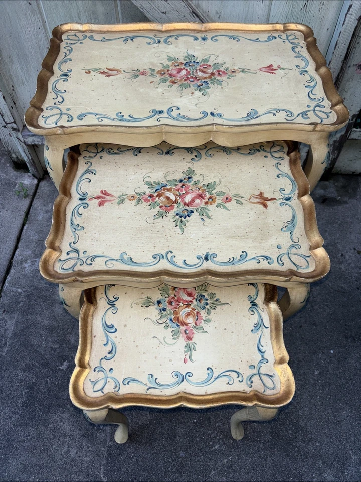 Mesas anidadoras estilo florentino vintage doradas provincial Hollywood Regency Foto 1 de 4