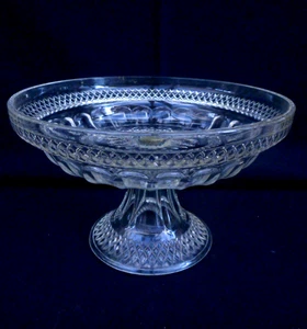 Pressed glass pedestal comport / small cake stand - 23 cm (9") diameter - Picture 1 of 4