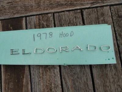 CADILLAC 1977 1978 ELDORADO CAPÓ LETRAS SUPER BONITO placa cromada Foto 1 de 4