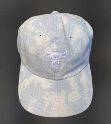 Chapéu ajustável NBA Chicago Bulls NBA bordado logotipo Mitchell & Ness tie dye - Imagem 1 de 4