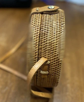 Bandolera de mimbre circular vintage con forro de tela de cachemira - marrón Foto 1 de 4