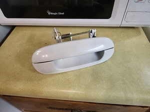 White Door Handle Exterior Outside Rear RH Passenger Side for Trailblazer Envoy - Picture 1 of 2