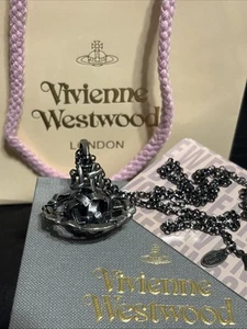 Collar Vivienne Westwood Pequeño Orbe Flor Negro Gunmetal Plata ¡CON CAJA! Raro - Imagen 1 de 8