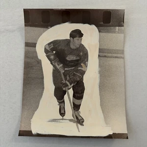 Detroit Red Wings Hockey Player Photo Photograph Vintage Unidentified Bob Baun ? - Picture 1 of 7