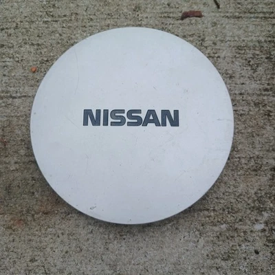 Nissan Maxima center cap 1990-1994 part number 40315-94E00 02 - Image 1 of 3