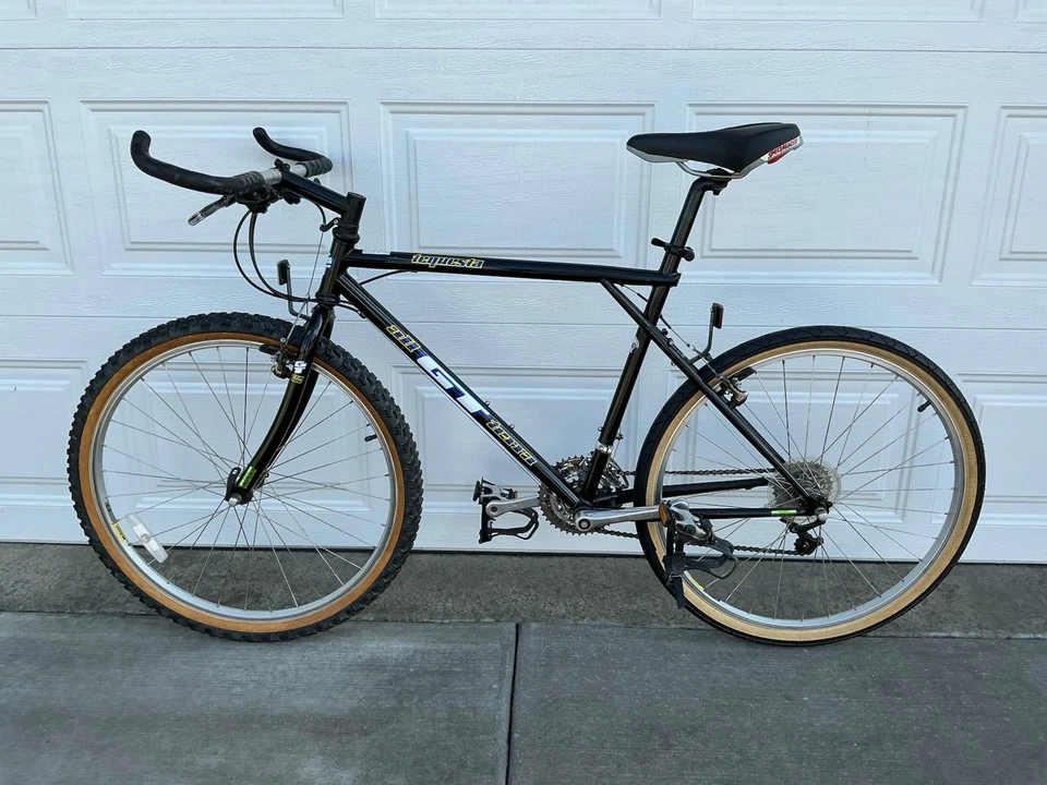 Bicicleta de Montaña GT Tequesta All Terra De Colección Negra Azul Completa Lista para Montar Foto 1 de 4