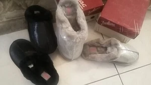 NIB sparkle slippers Girls size 2 slide on Shoes black & silver faux fur trim - Picture 1 of 5