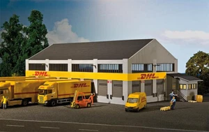 Faller 130981, Logistik-Zentrum DHL, neu, OVP, Post, Frachtzentrum, UPS, DPD - Bild 1 von 3