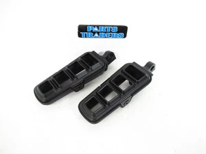 Clavijas Kuryakyn Dillinger 6667 estriberas con adaptadores de montaje macho negras - Imagen 1 de 4