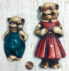 Juego de dos estatuillas de madre e hijo de oso de Lucille Morrison montadas en la pared de colección - Imagen 1 de 4