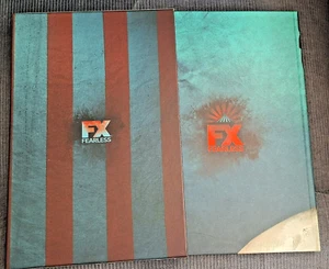 AHS American Horror Story Freak Show FX Promo Prensa Kit Nuevo RARO Artículo de Coleccionista - Imagen 1 de 8