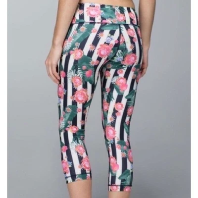 Lululemon Wunder 裁剪裤黑色白色条纹花朵花卉棕榈尺寸 6 — 第 1/4 张图片