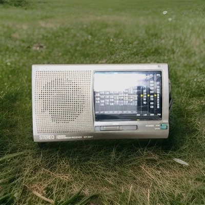 SONY ICF-SW11 12 BAND AM/FM/LW/SW 1-9, ANALOG STEREO WORLD RADIO RECEIVER - Image 1 of 2