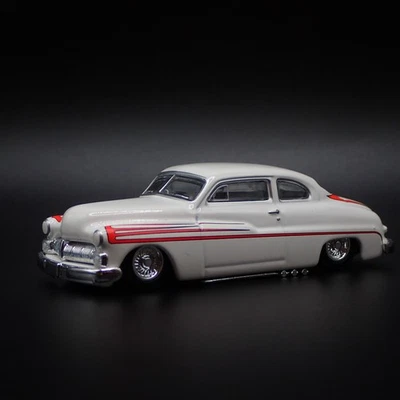 1950 50 Merc Mercury Otto Coupé Bianco 1:64 Scala da Collezione Modellino Auto - Immagine 1 di 4