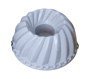 Muffin Stabkerzenhalter Kuchen Gugelhupf Lila 8,5x8,5x4cm - Bild 1 von 4