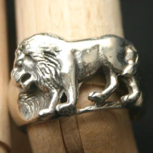 Vintage Sterling Löwe in 3-D Relief Ring Größe 9 - Bild 1 von 2