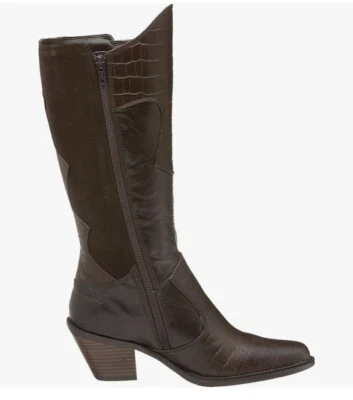 Women’s Boots. Size 8.5 Darla Brown Leather Upper, Low Heal Chinese Laundry - Image 1 of 4