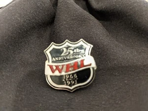 Prendedor coleccionable del 25 aniversario de la Western Hockey League de colección 1966-1991 RARO - Imagen 1 de 3