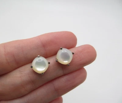 Aretes abovedados redondos de plata de ley 925 con piedras preciosas de luna de 10 mm Foto 1 de 4