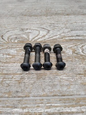 2004 04 03-05 Yamaha YZF-R6 YZFR6 subchasis trasero submarco pernos de montaje  Foto 1 de 4