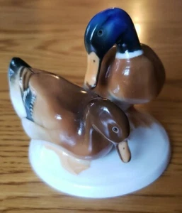 Beautiful Signed Hutschenreuther Selb PAIR OF DUCKS Marke der Kunstabteilung - Picture 1 of 6