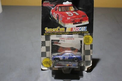 Coche de colección Racing Champions con tarjeta de coleccionista y soporte de exhibición #94 Terry Labonte Foto 1 de 2