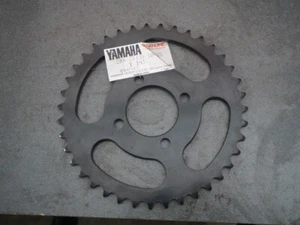 YAMAHA NOS rear SPROCKET, 39 T 288-25439-10-33 FS1SE type 5A2 - Imagen 1 de 4