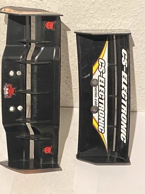 •Zwei Heckspoiler 1:5 Benzin(Vier WD)Buggy CS-Cross Fighter(gebraucht) - Bild 1 von 4