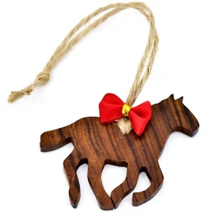 Silueta de caballo arte popular de madera de hierro tallada a mano con adorno de arco rojo de Navidad - Imagen 1 de 2