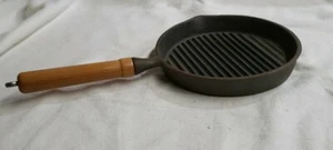 Oldtimer WKM 8 Zoll Gusseisen Grillpfanne mit Holzgriff & Ausgießer Bratpfanne - Bild 1 von 9
