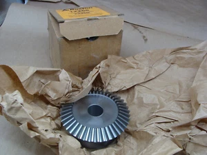 BOSTON GEAR 12268 L155Y-G STEEL BEVEL GEAR 2:1 RATIO 0.875" BORE 10 PITCH - Picture 1 of 6