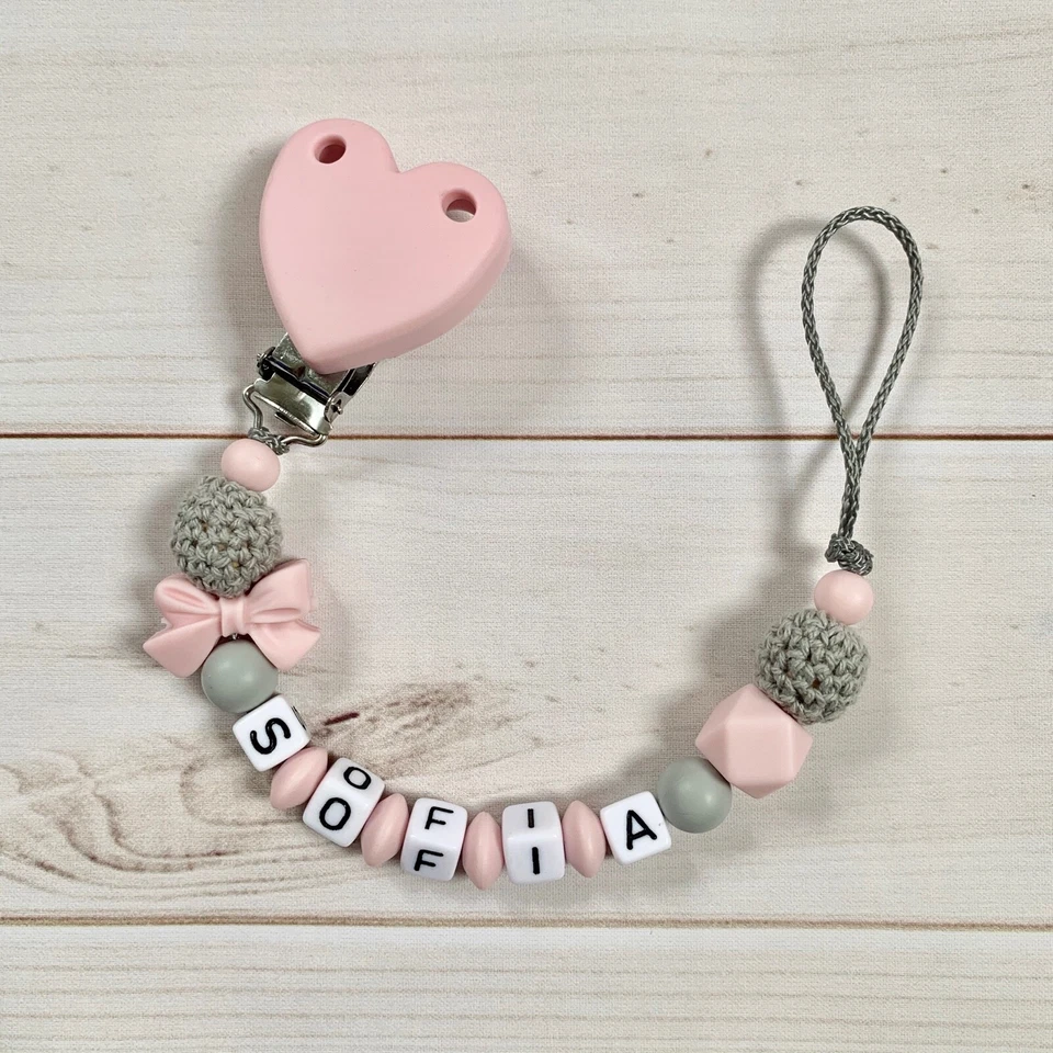 Schnullerkette mit Namen Mädchen Silikon rosa hellgrau mit Häkelperlen  - Bild 1 von 1