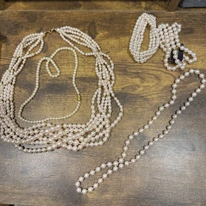 Lot Of 5 Faux Pearl Necklaces And Wristbands - Picture 1 of 7