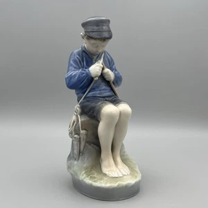 Figura Royal Copenhagen 905 The Whittler Boy Carving Stick Dinamarca años 70 19 cm - Imagen 1 de 11