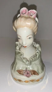 Figura antigua CORDEY # 5001 mujer de 6" con 2 flores rosadas en el cabello - Imagen 1 de 11