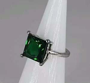 Stunning 925 Large Dark Green square Sterling Silver Ring Size J 1/2 Present - Picture 1 of 8