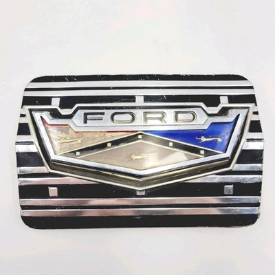 Ford Fairlane 500 1962 llenado de combustible conjunto de puerta de gasolina moldura emblema bisagras  Foto 1 de 4