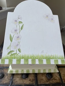 Vintage Russ Berrie White Heavy Wooden Hinged Lid Recipe Box With Floral Design - Bild 1 von 7