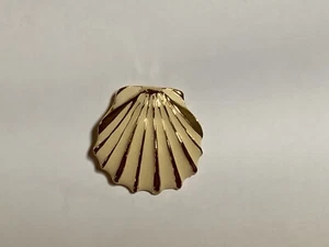 Lia Sophia brooch signed clam shell gold tone beige enamel 2” - Picture 1 of 5
