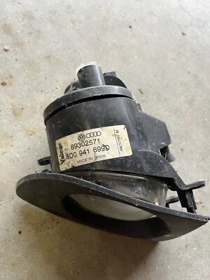 CONJUNTO DE FAROL DE NEBLINA 8D0941699D VW/AUDI BOM ESTADO FABRICANTE DE EQUIPAMENTO ORIGINAL AUDI A4, QUATTRO - Imagem 1 de 3