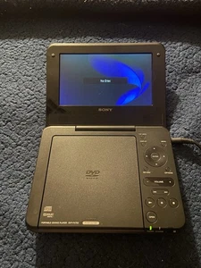 Sony 9,5 V tragbarer CD/DVD-Player DVP-FX750 - 7" Bildschirm, schwarz ohne Adapter - Bild 1 von 6